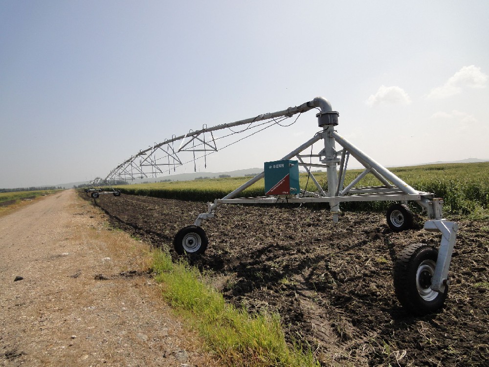 Towable Pivot Irrigation Machine